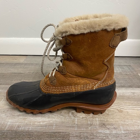 WOLVERINE WOMEN'S TORRENT FAUX FUR DUCK WINTER BOOTS ROUND TOE-size 9W *like NEW - Picture 3 of 10